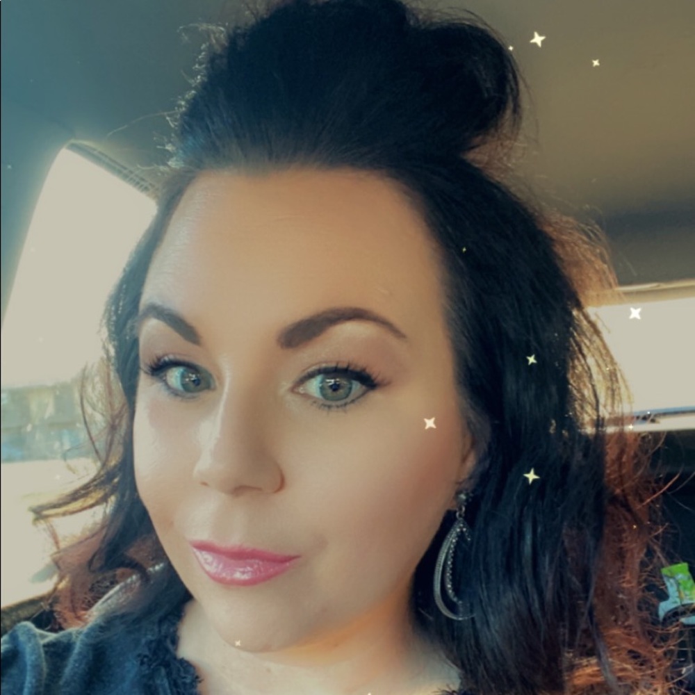 Meet your Posher, Laurie